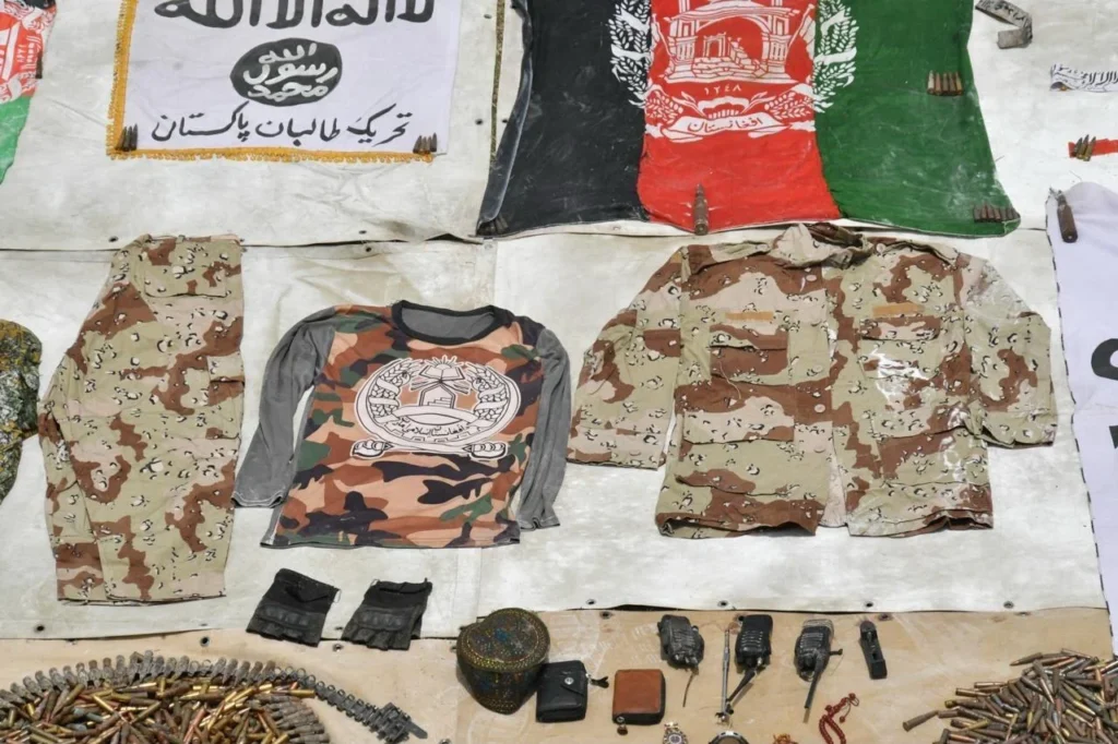 شمالی وزیرستان میں سکیورٹی فورسز نے آپریشن آئرن فسٹ 3 مکمل کرتے ہوئے 62 دہشت گردوں کو ہلاک کرنے کا دعویٰ کیا ہے۔ کاروائی میں 4 اہم کمانڈرز بھی مارے گئے اور 14 ٹھکانے تباہ کیے گئے۔