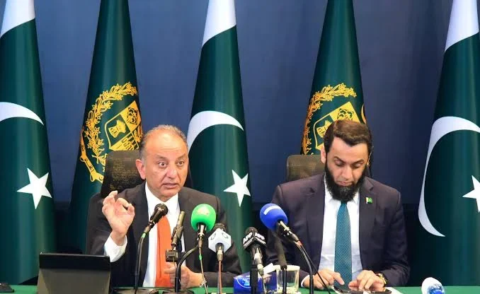 وفاقی وزیر مصدق ملک نے کہا ہے کہ پاکستان اپنے حصے کے پانی پر کوئی سمجھوتہ نہیں کرے گا اور سندھ طاس معاہدہ یکطرفہ طور پر ختم نہیں کیا جا سکتا۔