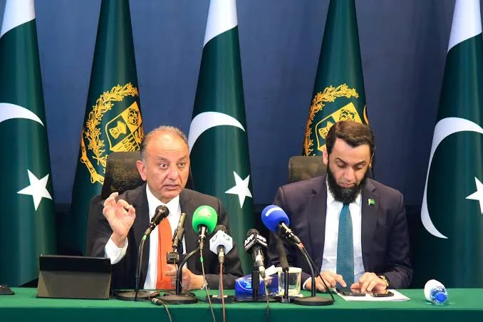 وفاقی وزیر مصدق ملک نے کہا ہے کہ پاکستان اپنے حصے کے پانی پر کوئی سمجھوتہ نہیں کرے گا اور سندھ طاس معاہدہ یکطرفہ طور پر ختم نہیں کیا جا سکتا۔