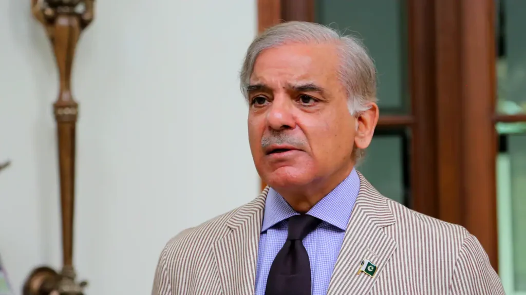 وزیراعظم شہباز شریف نے سعودی عرب کے علاقے راس تنورہ میں ارامکو کمپنی کے ہیلی کاپٹر حادثے میں 14 سعودی شہریوں کے جاں بحق ہونے پر گہرے دکھ اور افسوس کا اظہار کیا ہے۔