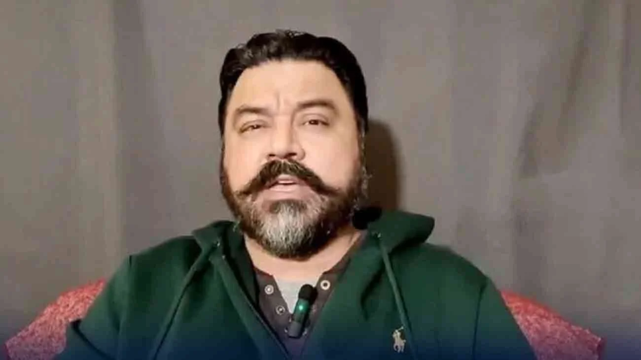 سوشل میڈیا پر سرگرم عادل راجہ کی جانب سے اسرائیلی اخبار کو انٹرویو دینے اور افواجِ پاکستان کے خلاف سنگین الزامات عائد کرنے کے اعلان کے بعد ملکی دفاعی و سیاسی حلقوں میں شدید غم و غصہ پایا جا رہا ہے۔