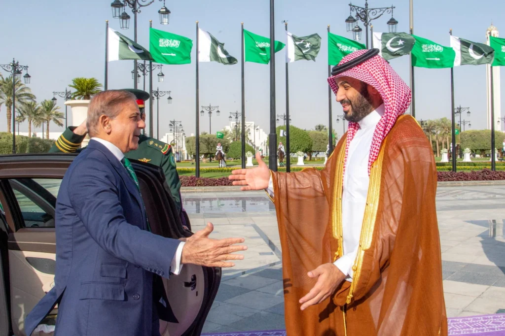 پاکستان سعودی عرب کے ساتھ کھڑا ہے، شہباز شریف کی محمد بن سلمان کو یقین دہانی