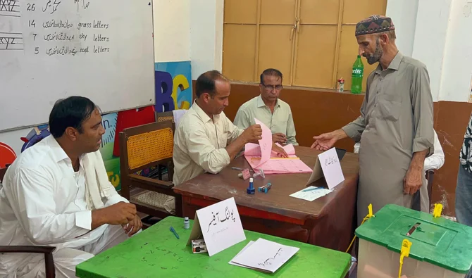 آزاد کشمیر انتخابات: ن لیگ نے 7 نشستیں جیت لیں، پیپلز پارٹی 4 پر کامیاب