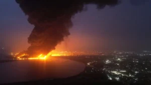 سعودی عرب کے حدیدہ پر فضائی حملے، حوثیوں کا سخت ردِعمل، کشیدگی میں اضافہ