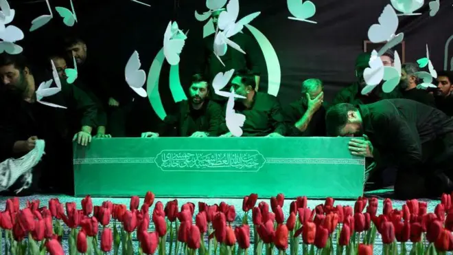 تہران میں علی خامنہ ای کا آخری دیدار شروع