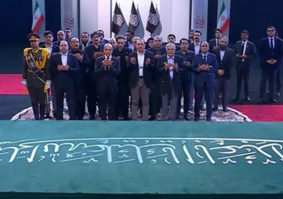 ایران کے سپریم لیڈر آیت اللہ خامنہ ای کی نمازِ جنازہ میں پاکستانی وفد کی شرکت کو ماہرین نے اسلام آباد کی متوازن خارجہ پالیسی اور علاقائی استحکام کی کوششوں کا تسلسل قرار دیا ہے۔
