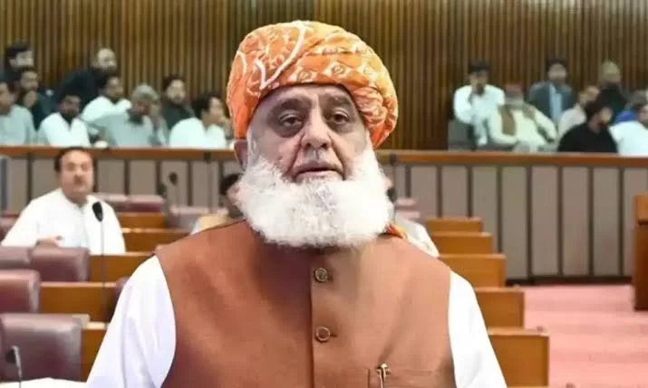 مولانا فضل الرحمٰن کے خلاف مقدمہ درج کرنے کی درخواست، عدالت نے جواب طلب کر لیا