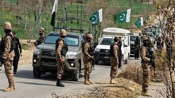 سکیورٹی فورسز کی بنوں اور ملحقہ علاقوں میں کارروائیاں، 24 خوارج ہلاک
