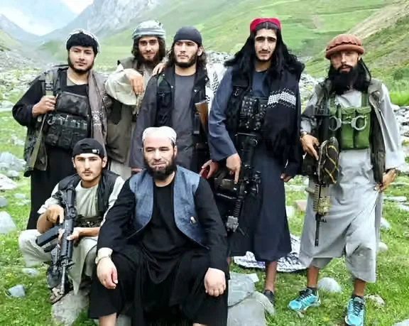 جمعہ خان نے افغان طالبان کے سامنے ہتھیار ڈال دیے