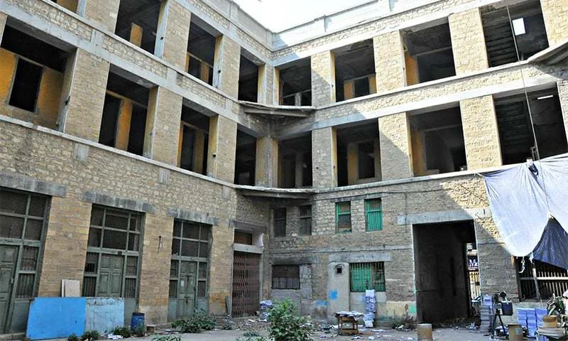 خیبرپختونخوا کا بند سرکاری اسکول، دروازے پر تالا