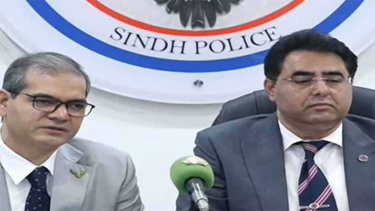 کراچی: یومِ آزادی کے اسٹال پر فائرنگ میں ملوث 3 دہشت گرد گرفتار، اسلحہ برآمد