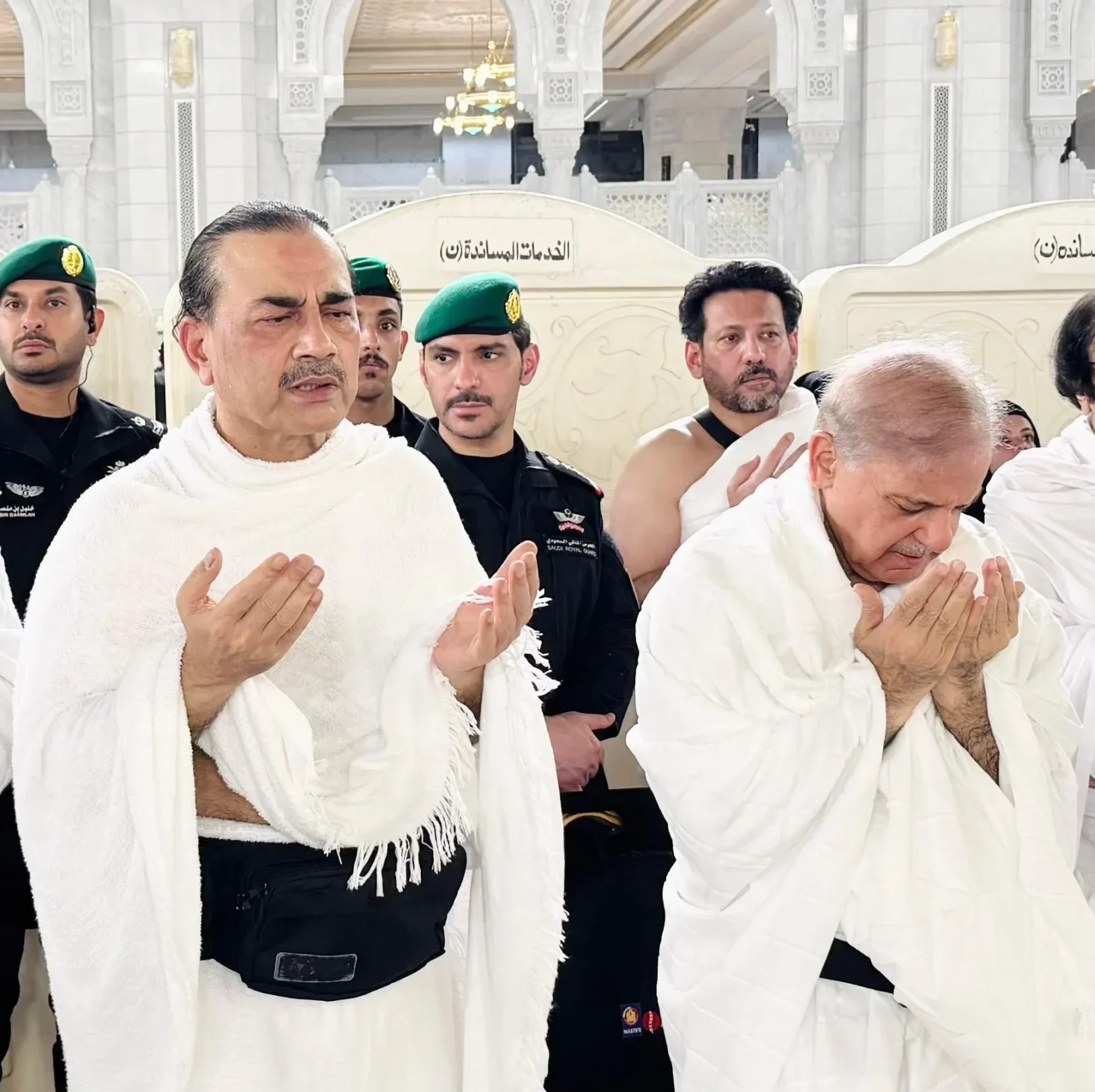 شہباز شریف اور فیلڈ مارشل نے عمرہ ادا کر لیا، خانہ کعبہ کے اندر حاضری کی سعادت بھی حاصل