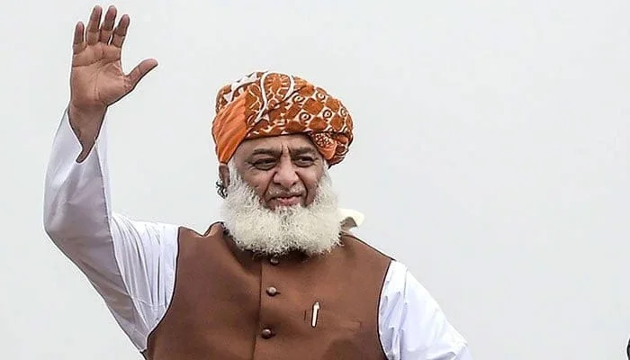 فوج کی ملازمت شہادت کی ضمانت نہیں، مولانا فضل الرحمان آئینی شق دکھائیں: سفینہ خان