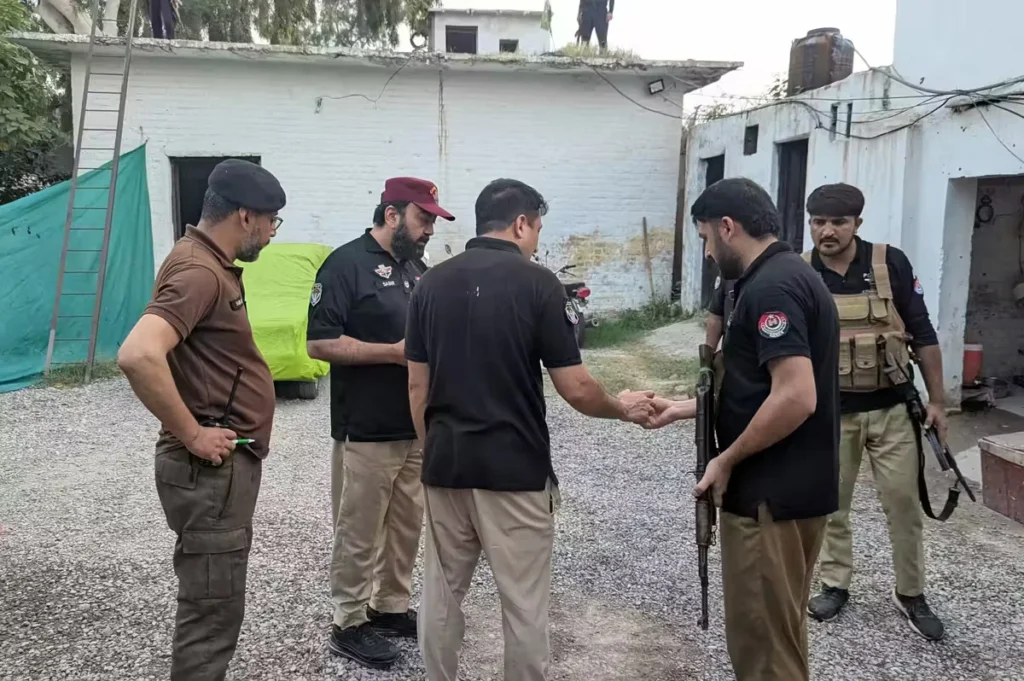 پشاور میں پولیس چیک پوسٹ پر دستی بم حملہ، 7 زخمی