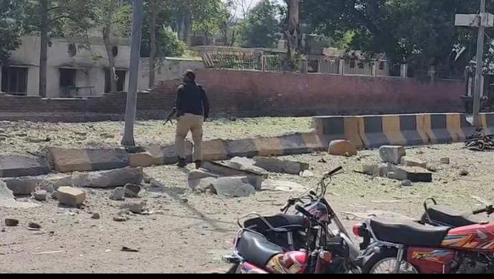 کوہاٹ پولیس لائنز پر حملہ، جوابی کارروائی میں 6 دہشت گرد ہلاک