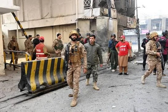 زیارت میں شہدا کی بے حرمتی