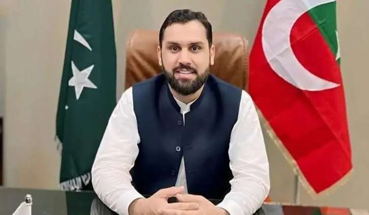 مینا خان وارنٹ گرفتاری