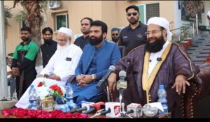حافظ طاہر محمود اشرفی ڈسکہ میں طلبہ سے خطاب کرتے ہوئے