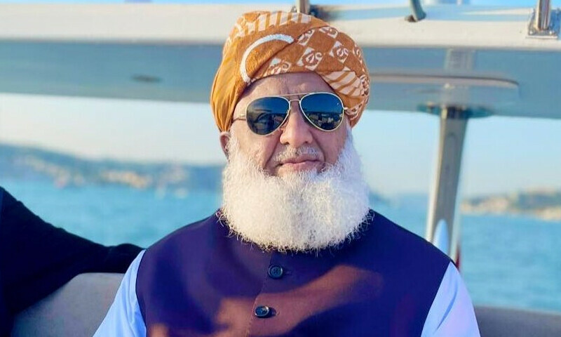 مولانا فضل الرحمان کی سیاست، مذہب کا سیاسی استعمال