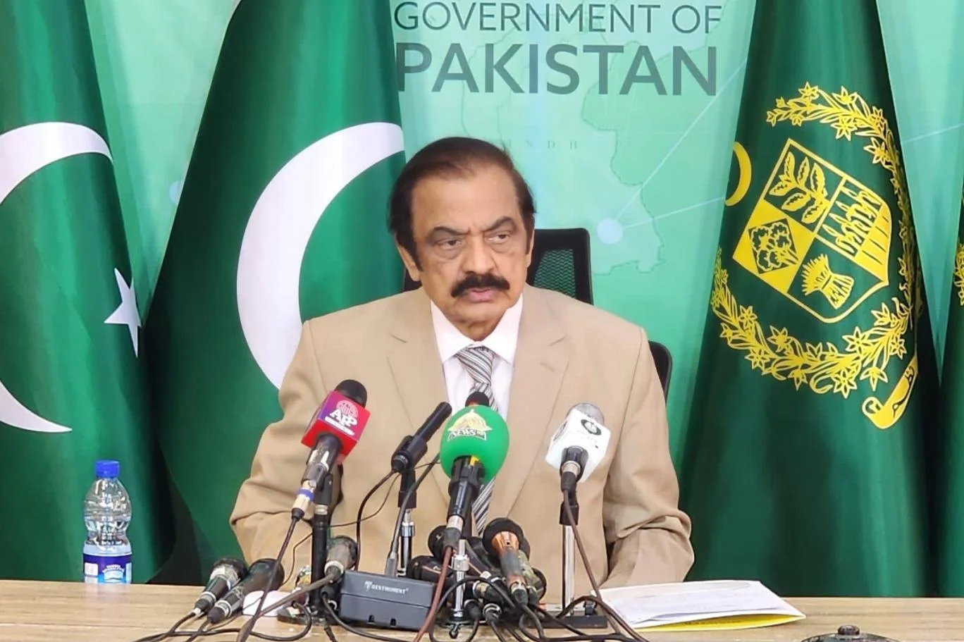 رانا ثنا اللہ: ریاست کو یرغمال نہیں بننے دیں گے