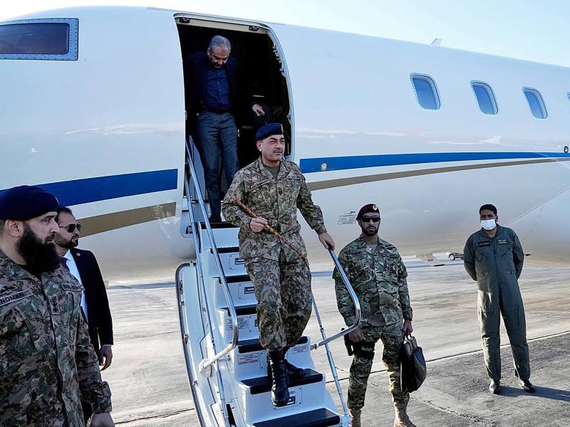 فیلڈ مارشل عاصم منیر اہم دورے پر تہران پہنچ گئے