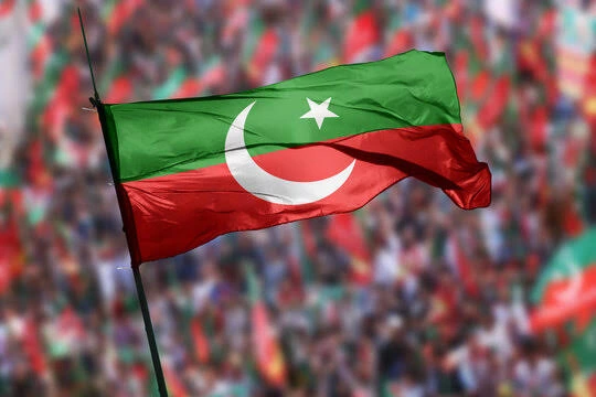 پی ٹی آئی کور کمیٹی میں پھوٹ