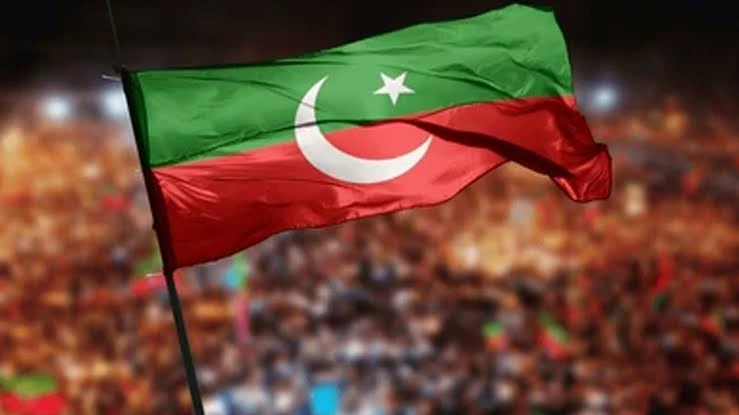 پی ٹی آئی میں دراڑیں