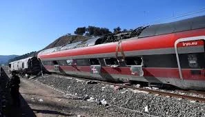 اسپین ٹرین حادثہ، کم از کم 30 افراد ہلاک